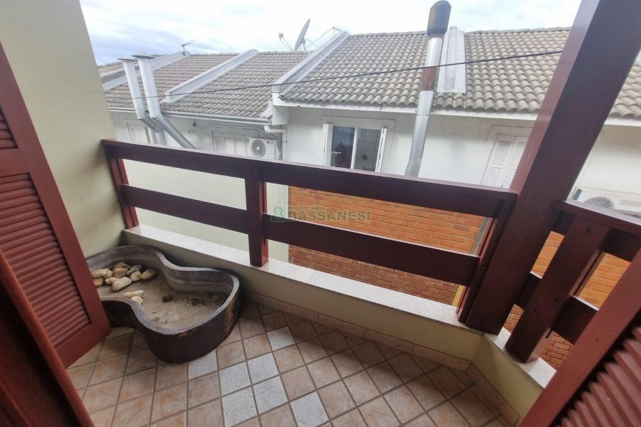 Casa Mobiliada com 200m², 3 dormitórios, 2 vagas, no bairro Santa Lúcia em Caxias do Sul para Alugar