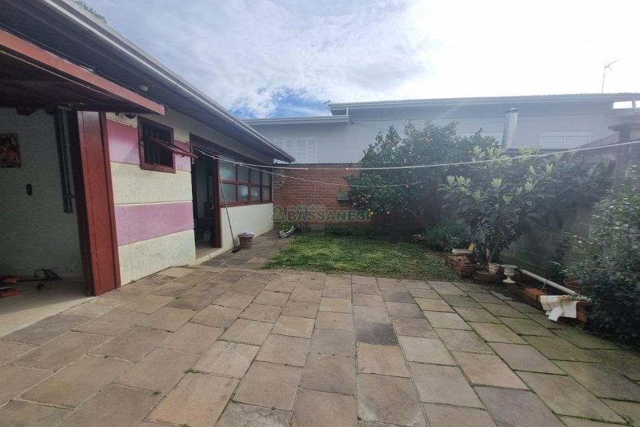 Casa Mobiliada com 200m², 3 dormitórios, 2 vagas, no bairro Santa Lúcia em Caxias do Sul para Alugar