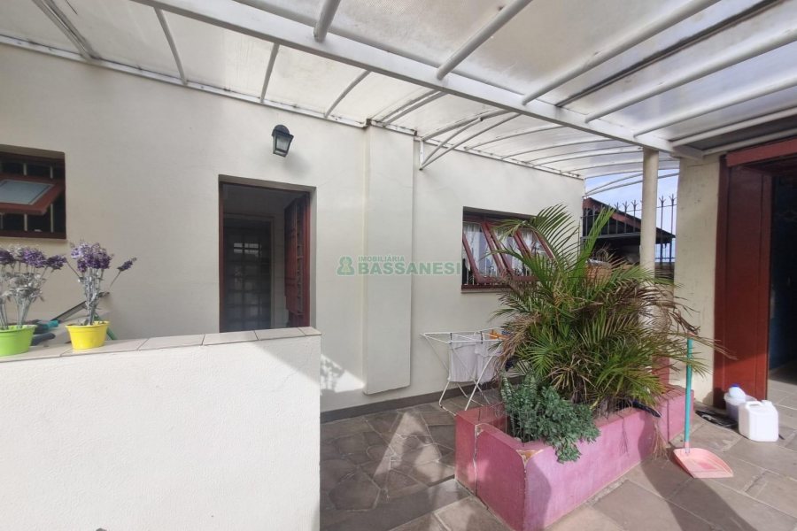 Casa Mobiliada com 200m², 3 dormitórios, 2 vagas, no bairro Santa Lúcia em Caxias do Sul para Alugar
