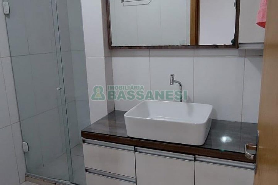 Apto Mobiliado com 60m², 2 dormitórios, 1 vaga, no bairro Santa Lúcia em Caxias do Sul para Alugar