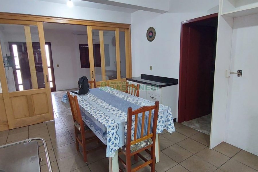 Casa com 130m², 2 dormitórios, 4 vagas, no bairro São Cristóvão em Caxias do Sul para Alugar