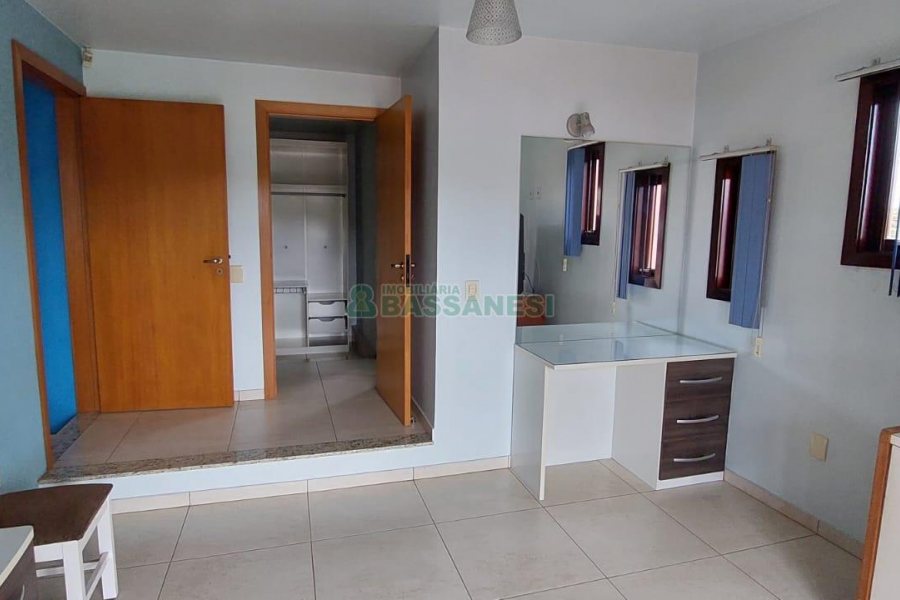 Casa com 130m², 2 dormitórios, 4 vagas, no bairro São Cristóvão em Caxias do Sul para Alugar