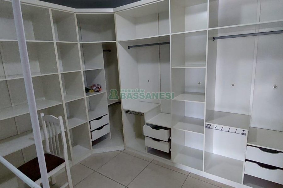 Casa com 130m², 2 dormitórios, 4 vagas, no bairro São Cristóvão em Caxias do Sul para Alugar