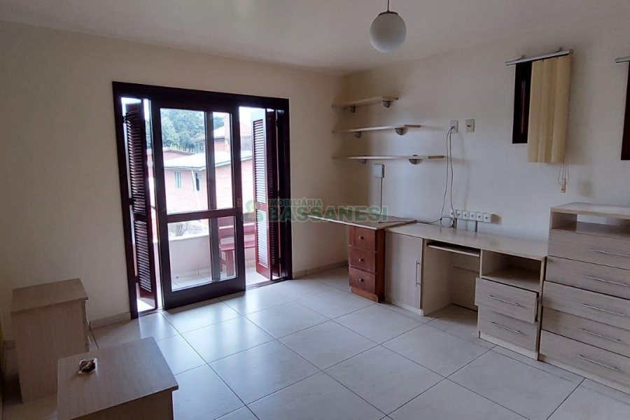 Casa com 130m², 2 dormitórios, 4 vagas, no bairro São Cristóvão em Caxias do Sul para Alugar