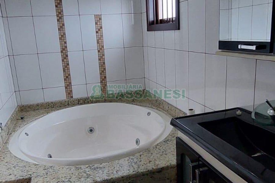 Casa com 130m², 2 dormitórios, 4 vagas, no bairro São Cristóvão em Caxias do Sul para Alugar