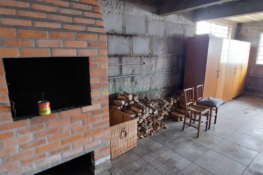 Casa com 130m², 2 dormitórios, 4 vagas, no bairro São Cristóvão em Caxias do Sul para Alugar