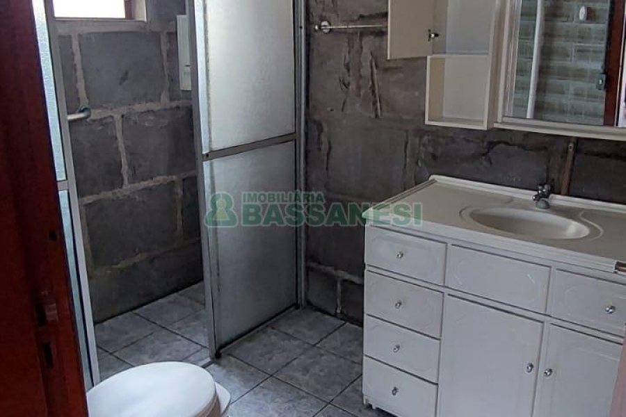 Casa com 130m², 2 dormitórios, 4 vagas, no bairro São Cristóvão em Caxias do Sul para Alugar