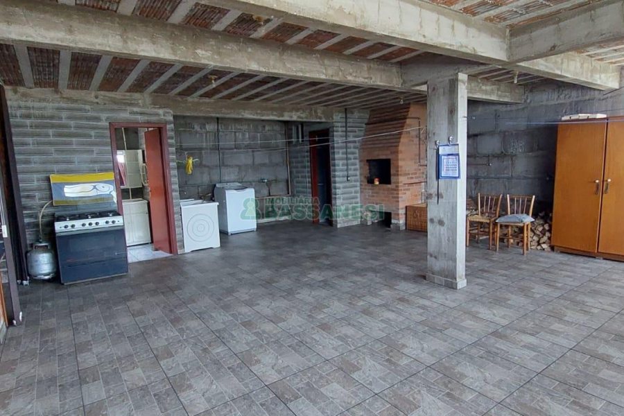 Casa com 130m², 2 dormitórios, 4 vagas, no bairro São Cristóvão em Caxias do Sul para Alugar
