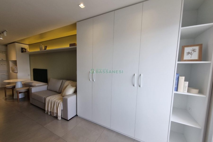 Apto Mobiliado com 45m², 1 dormitório, 1 vaga, no bairro Lourdes em Caxias do Sul para Alugar