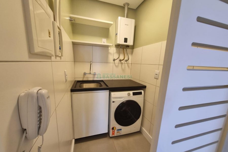 Apto Mobiliado com 45m², 1 dormitório, 1 vaga, no bairro Lourdes em Caxias do Sul para Alugar