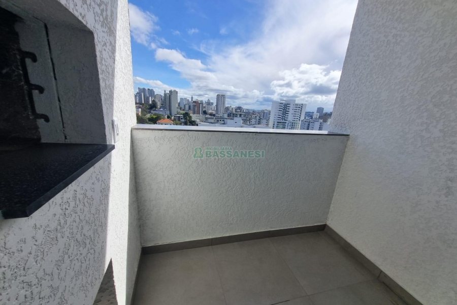 Apto Mobiliado com 45m², 1 dormitório, 1 vaga, no bairro Lourdes em Caxias do Sul para Alugar