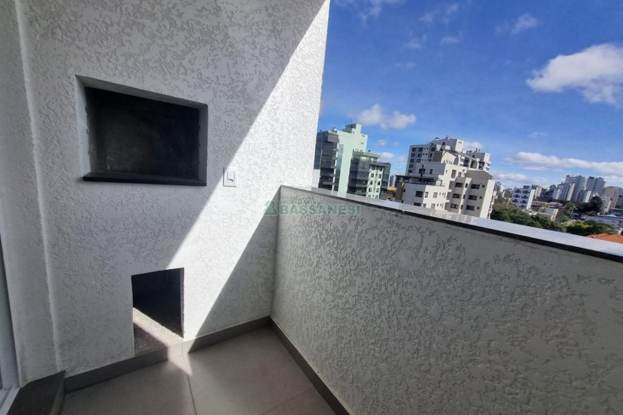 Apto Mobiliado com 45m², 1 dormitório, 1 vaga, no bairro Lourdes em Caxias do Sul para Alugar