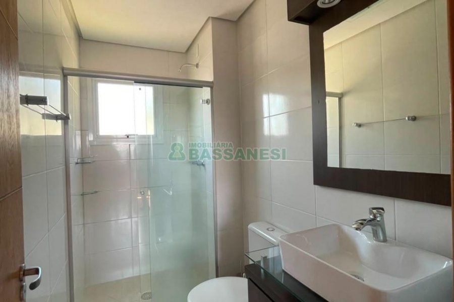 Apartamento com 62m², 2 dormitórios, 1 vaga, no bairro Vinhedos em Caxias do Sul para Alugar ou Comprar