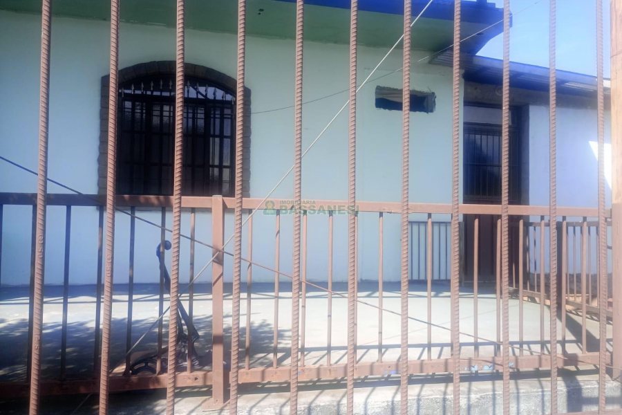 Casa com 180m², 3 dormitórios, 1 vaga, no bairro Esplanada em Caxias do Sul para Alugar