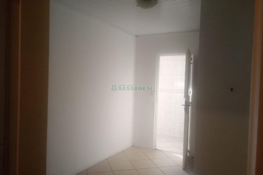 Casa com 180m², 3 dormitórios, 1 vaga, no bairro Esplanada em Caxias do Sul para Alugar