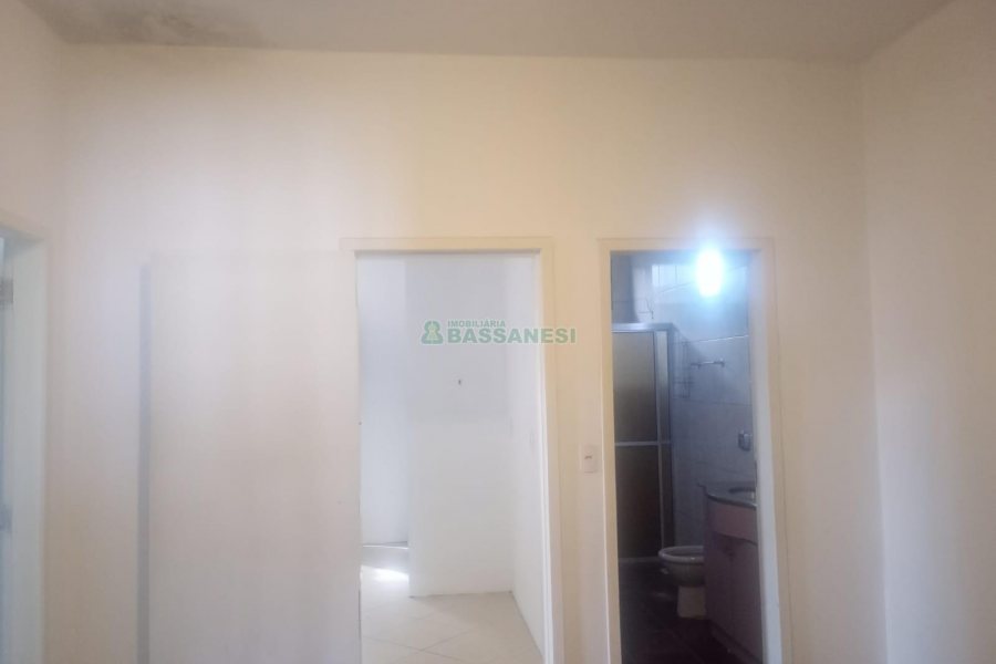 Casa com 180m², 3 dormitórios, 1 vaga, no bairro Esplanada em Caxias do Sul para Alugar
