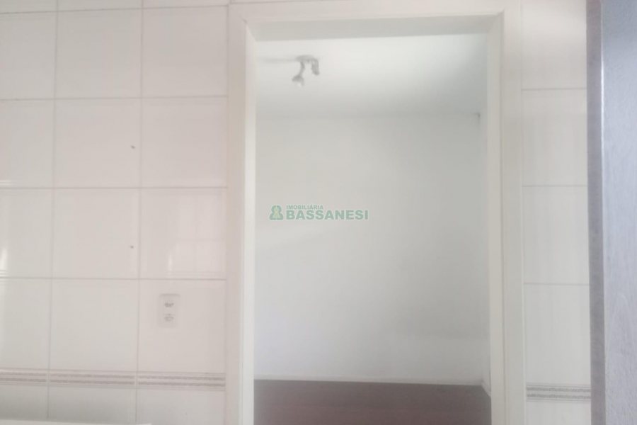 Casa com 180m², 3 dormitórios, 1 vaga, no bairro Esplanada em Caxias do Sul para Alugar