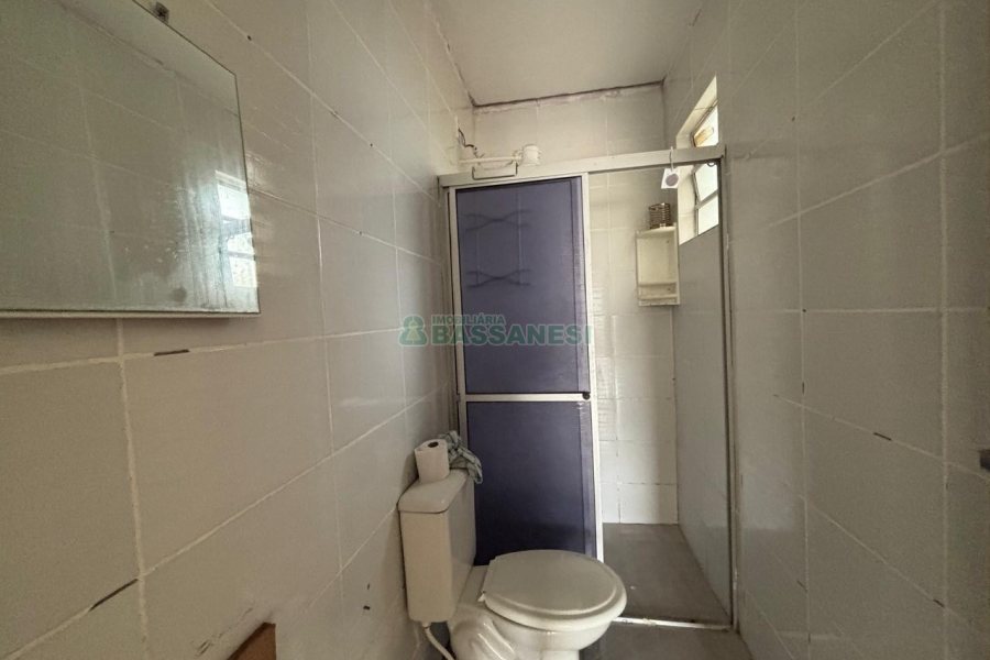 Casa com 76m², 2 dormitórios, 1 vaga, no bairro São Caetano em Caxias do Sul para Alugar
