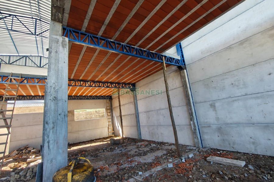 Pavilhão com 430m², no bairro Presidente Vargas em Caxias do Sul para Alugar ou Comprar