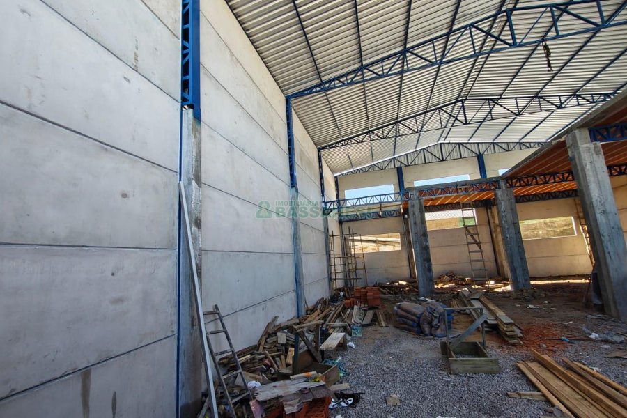 Pavilhão com 430m², no bairro Presidente Vargas em Caxias do Sul para Alugar ou Comprar