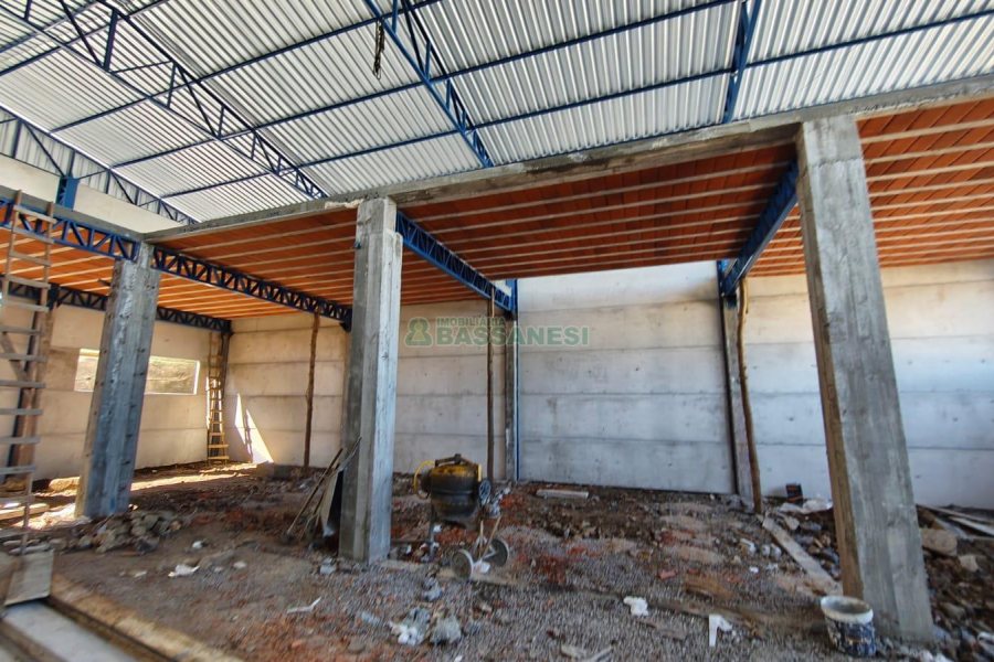 Pavilhão com 430m², no bairro Presidente Vargas em Caxias do Sul para Alugar ou Comprar
