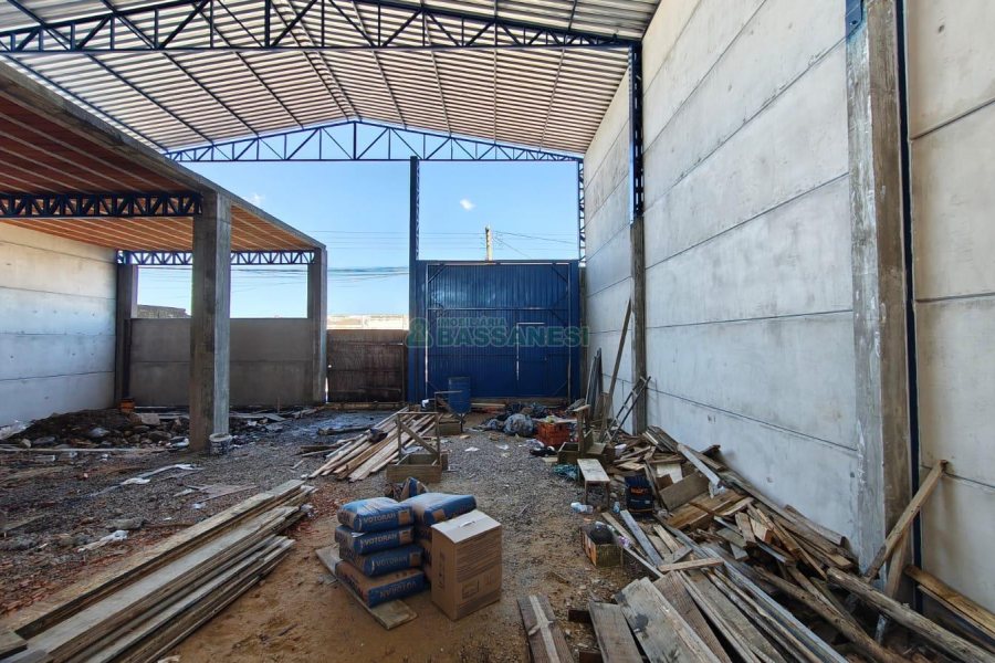 Pavilhão com 430m², no bairro Presidente Vargas em Caxias do Sul para Alugar ou Comprar