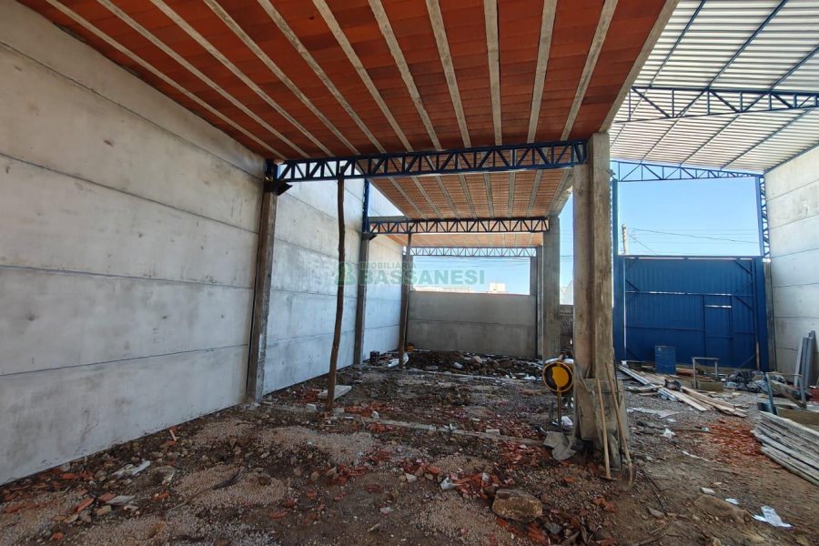 Pavilhão com 430m², no bairro Presidente Vargas em Caxias do Sul para Alugar ou Comprar