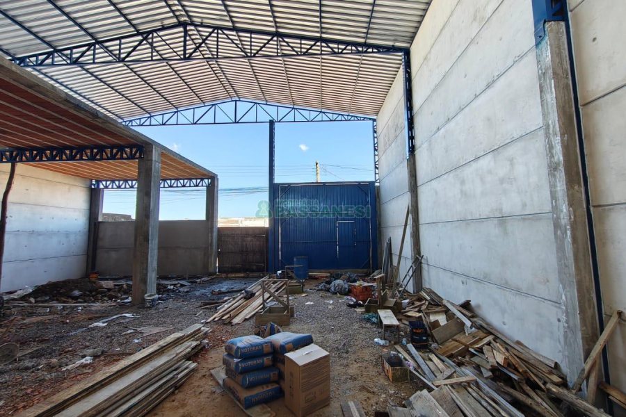 Pavilhão com 430m², no bairro Presidente Vargas em Caxias do Sul para Alugar ou Comprar