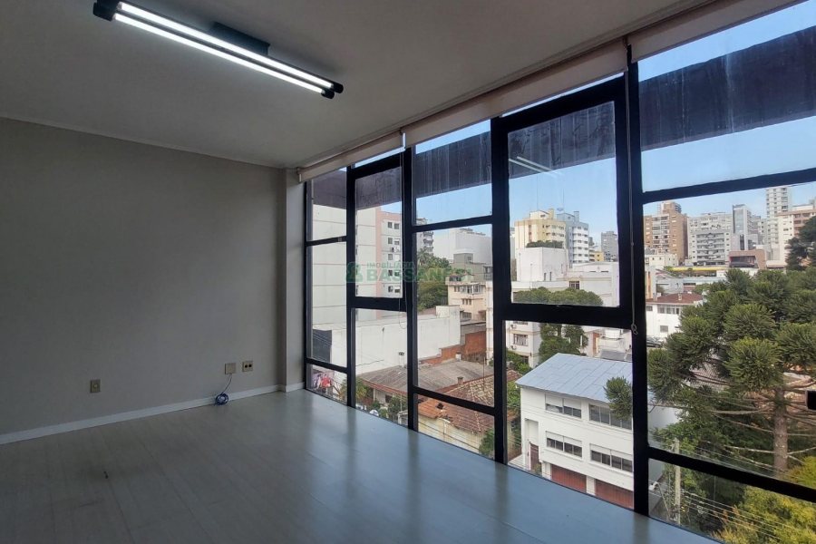 Sala com 60m², no bairro Centro em Caxias do Sul para Alugar
