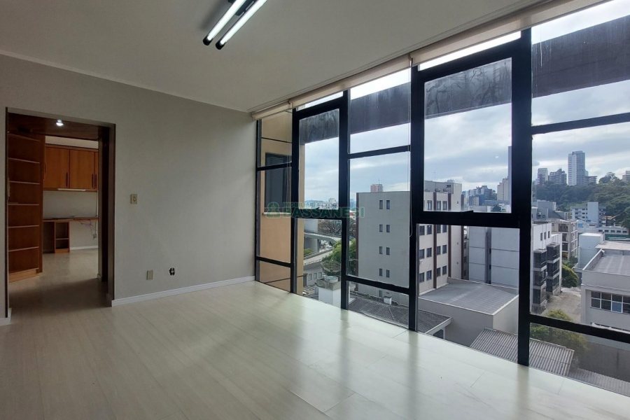 Sala com 60m², no bairro Centro em Caxias do Sul para Alugar