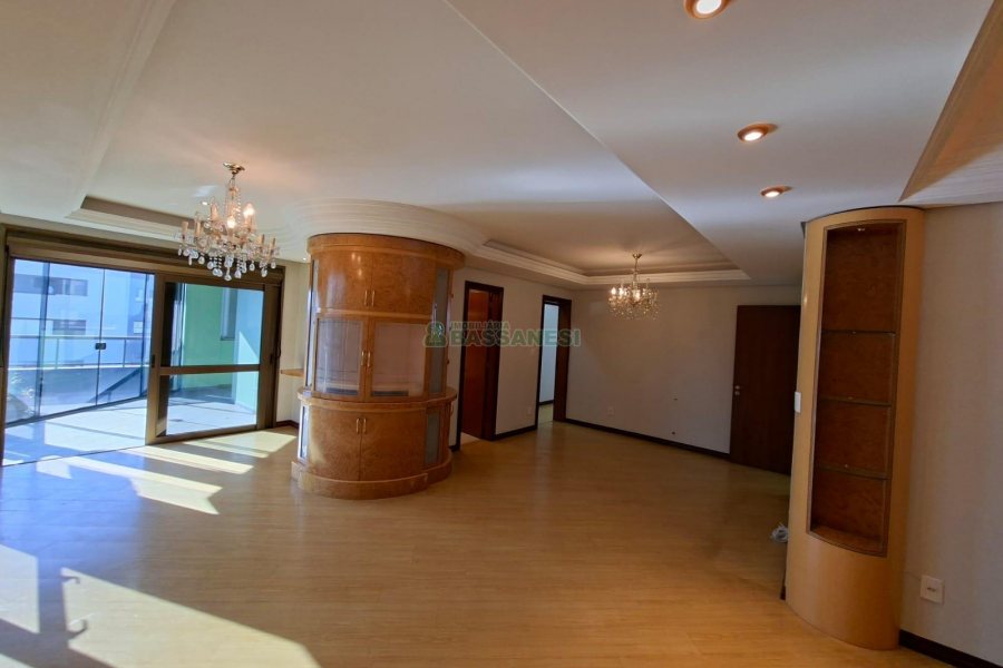 Apartamento com 187m², 3 dormitórios, 2 vagas, no bairro Lourdes em Caxias do Sul para Comprar
