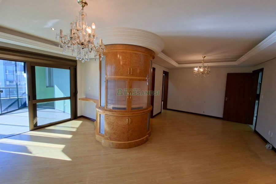 Apartamento com 187m², 3 dormitórios, 2 vagas, no bairro Lourdes em Caxias do Sul para Comprar