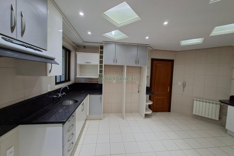 Apartamento com 187m², 3 dormitórios, 2 vagas, no bairro Lourdes em Caxias do Sul para Comprar