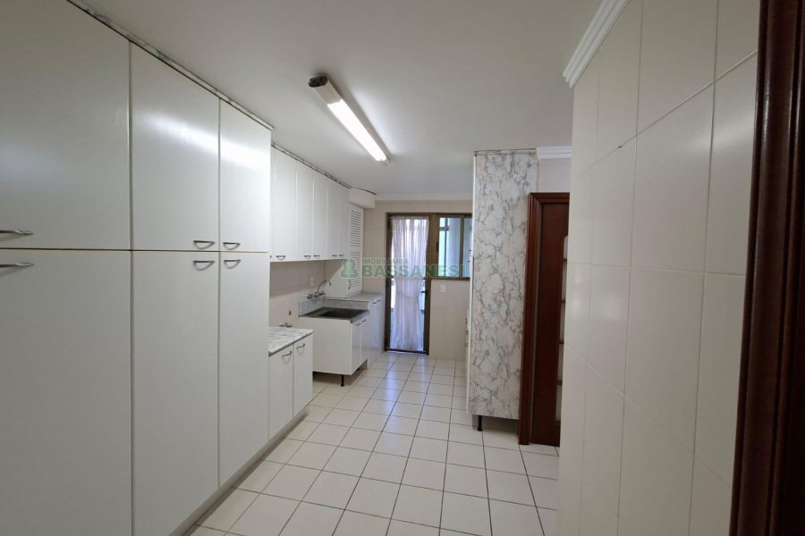 Apartamento com 187m², 3 dormitórios, 2 vagas, no bairro Lourdes em Caxias do Sul para Comprar