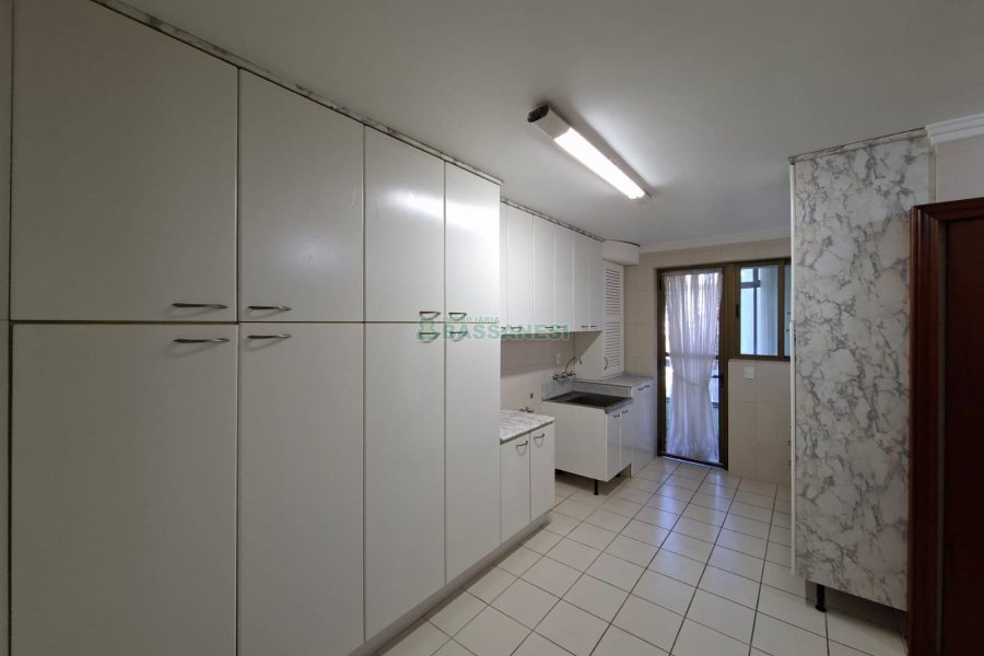 Apartamento com 187m², 3 dormitórios, 2 vagas, no bairro Lourdes em Caxias do Sul para Comprar