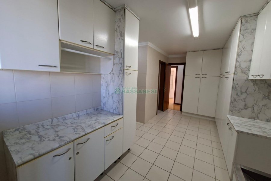 Apartamento com 187m², 3 dormitórios, 2 vagas, no bairro Lourdes em Caxias do Sul para Comprar