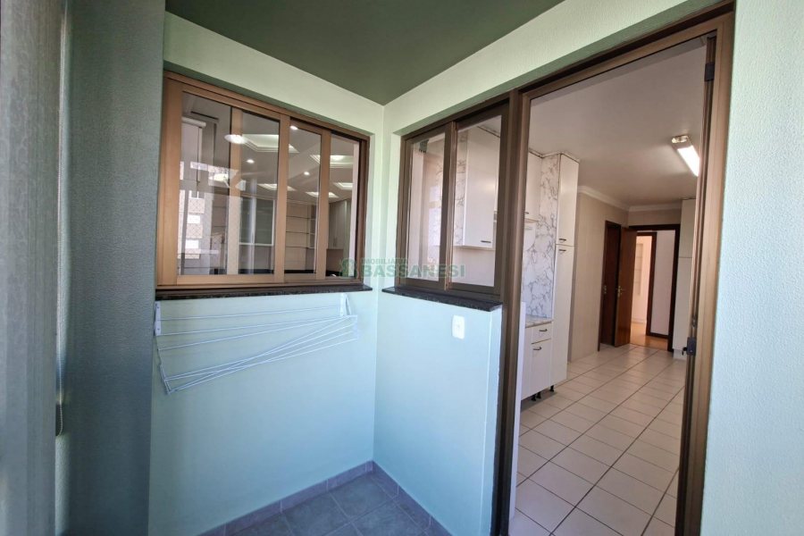 Apartamento com 187m², 3 dormitórios, 2 vagas, no bairro Lourdes em Caxias do Sul para Comprar