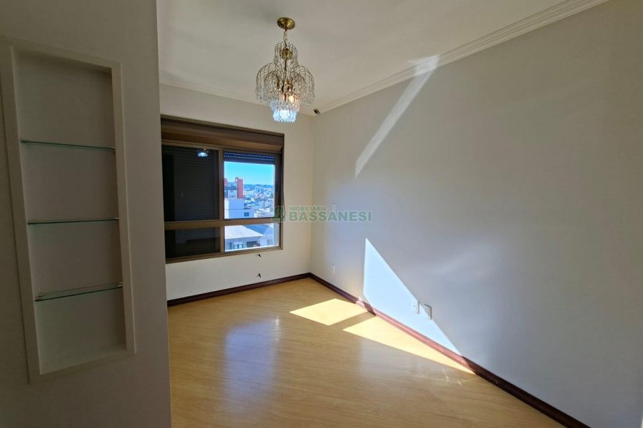 Apartamento com 187m², 3 dormitórios, 2 vagas, no bairro Lourdes em Caxias do Sul para Comprar