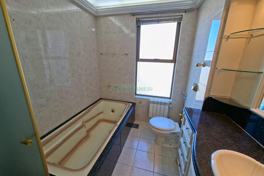 Apartamento com 187m², 3 dormitórios, 2 vagas, no bairro Lourdes em Caxias do Sul para Comprar