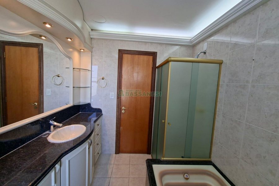 Apartamento com 187m², 3 dormitórios, 2 vagas, no bairro Lourdes em Caxias do Sul para Comprar
