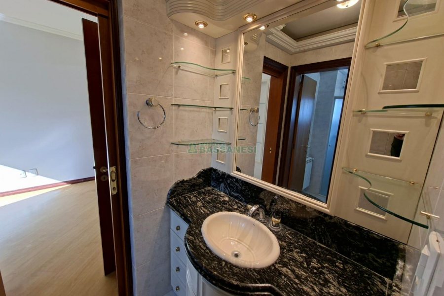 Apartamento com 187m², 3 dormitórios, 2 vagas, no bairro Lourdes em Caxias do Sul para Comprar