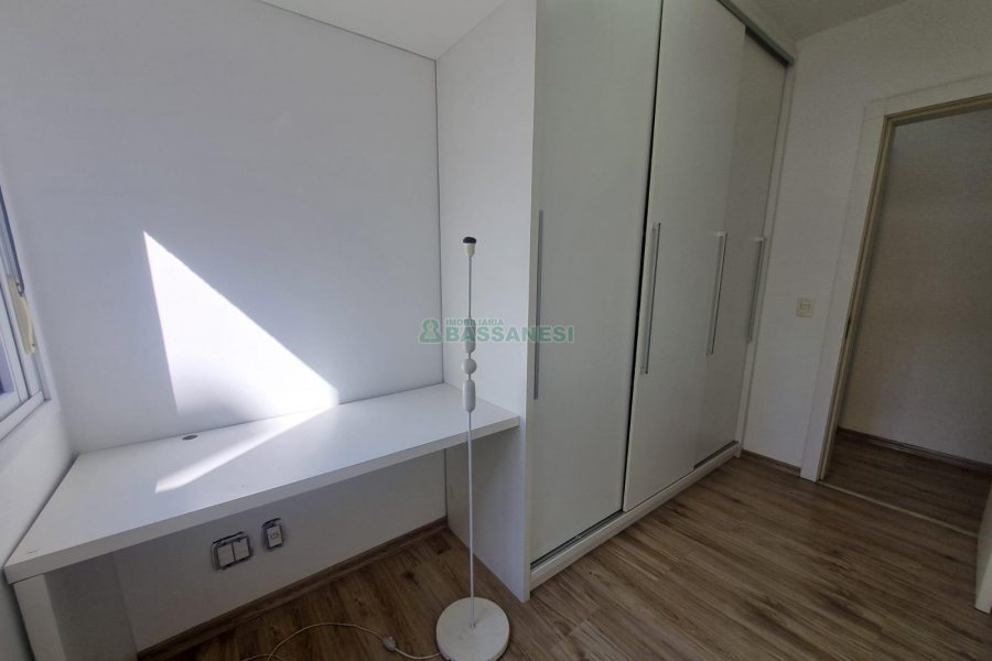 Apto Mobiliado com 70m², 2 dormitórios, no bairro Centro em Caxias do Sul para Alugar