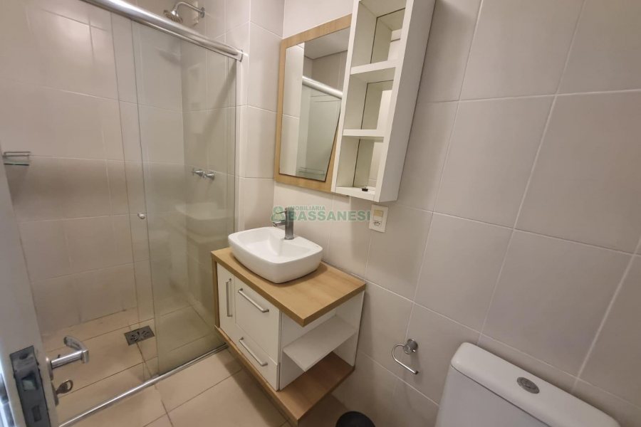 Apto Mobiliado com 70m², 2 dormitórios, no bairro Centro em Caxias do Sul para Alugar