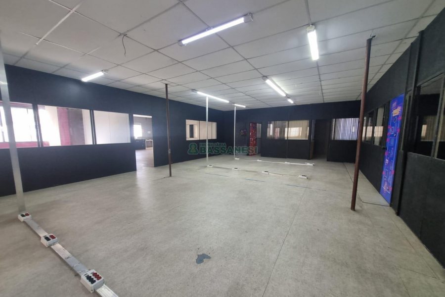 Sala com 600m², no bairro Lourdes em Caxias do Sul para Alugar