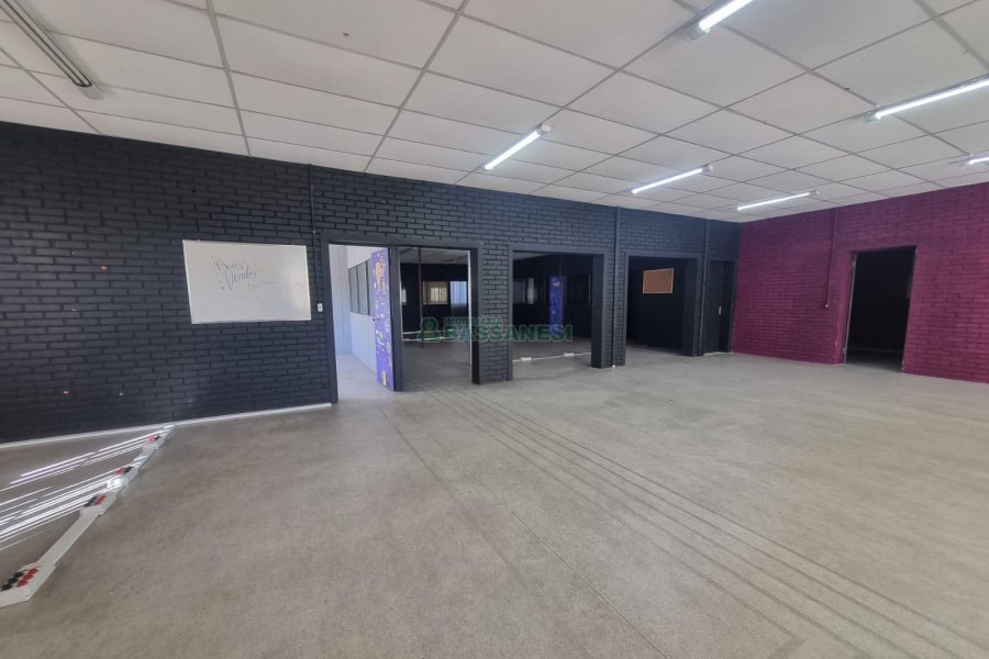 Sala com 600m², no bairro Lourdes em Caxias do Sul para Alugar