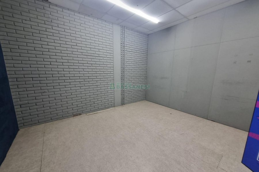 Sala com 600m², no bairro Lourdes em Caxias do Sul para Alugar