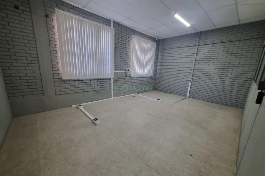 Sala com 600m², no bairro Lourdes em Caxias do Sul para Alugar