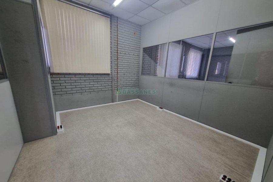 Sala com 600m², no bairro Lourdes em Caxias do Sul para Alugar