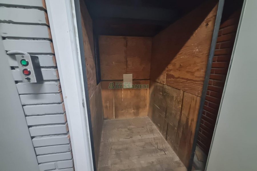 Sala com 600m², no bairro Lourdes em Caxias do Sul para Alugar
