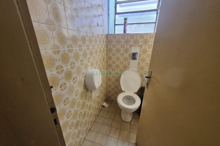 Sala com 600m², no bairro Lourdes em Caxias do Sul para Alugar